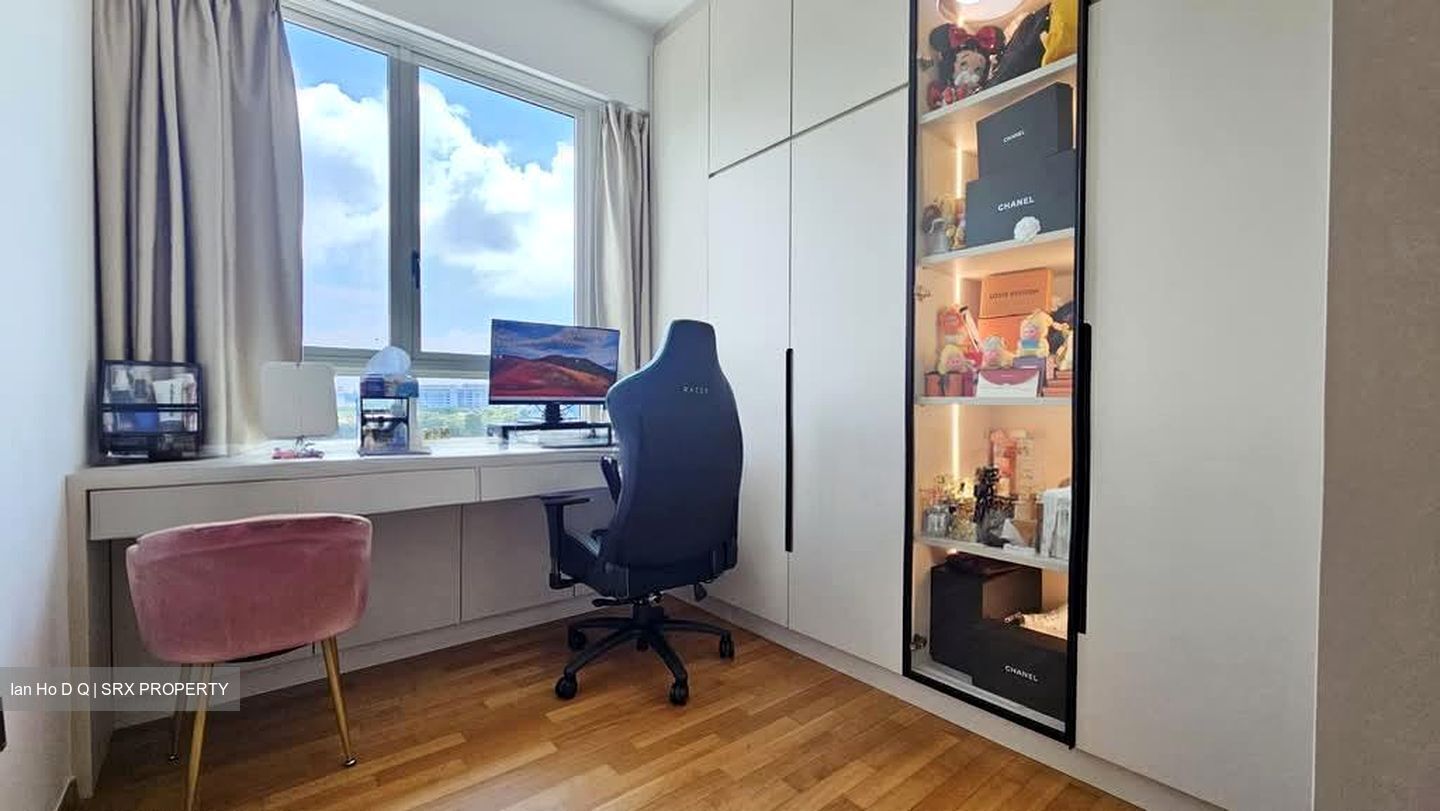 Vacanza @ East (D14), Condominium #559658311